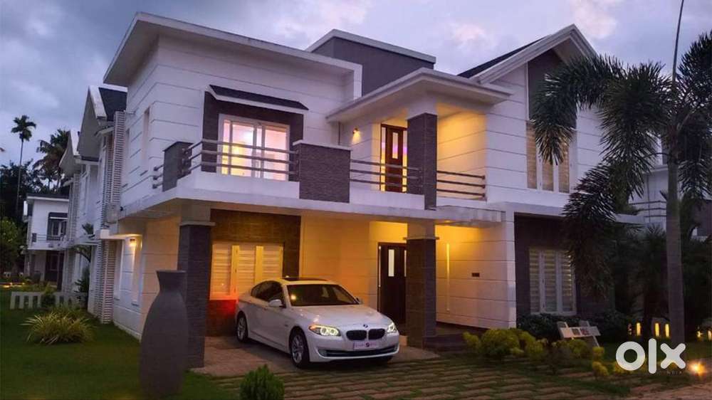 Villa For Sale in Aluva, Ernakulam - P-01639