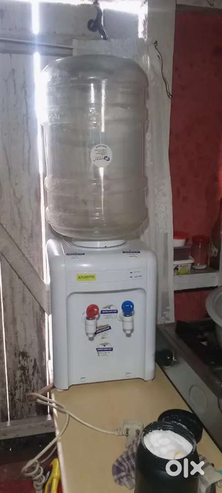 Electric hot/cold water filter