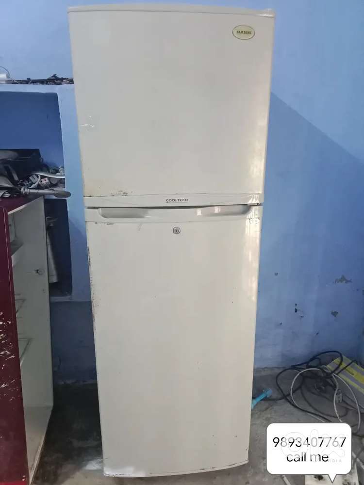 Saumsung company double door fridge