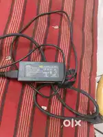 65 W laptop charger