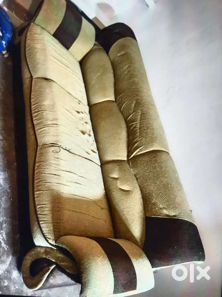 Big sofa set good condition maharaja sofa uss nhi hua h bilkul bhi