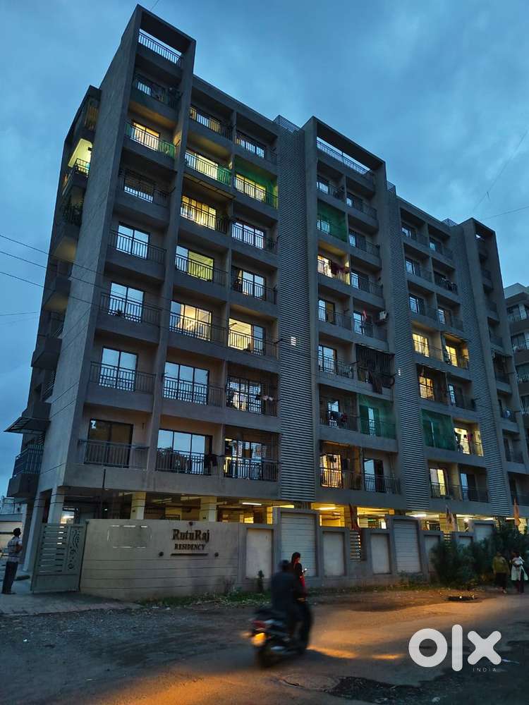 2 bhk flate che , 1 flore ma 3 flate aave