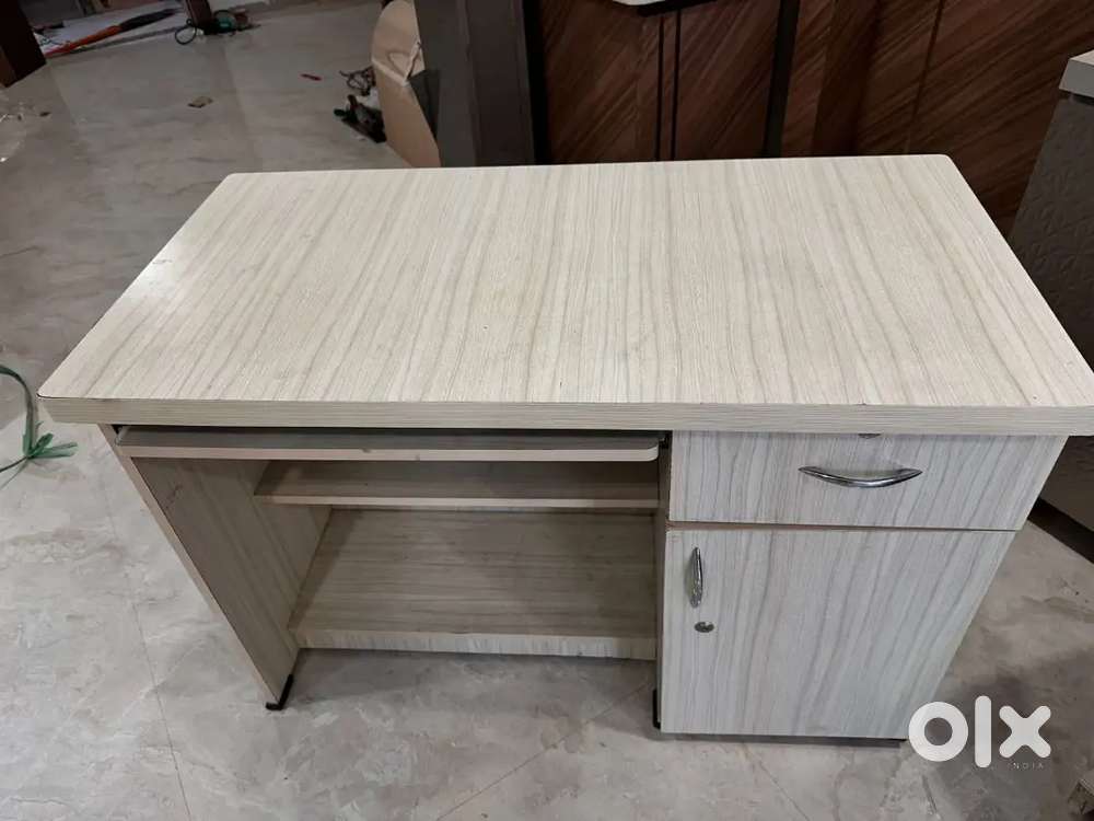 Wooden Computer Table with Storage - Great Condition
