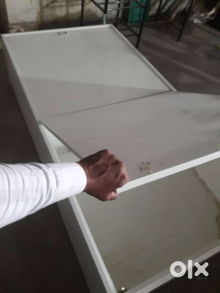 Strong Diwan single bed