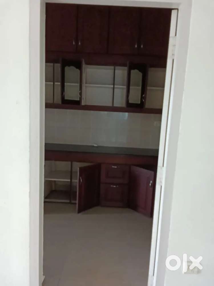 3 BHK UNFURNISHED FLAT FAMILY TRIPUNITHURA RAILWAY STATION LIFT BKUP