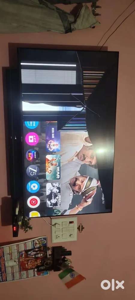 55 inch Motorola tv ,11 month old ,only screen damage ,Fixed rate 3000