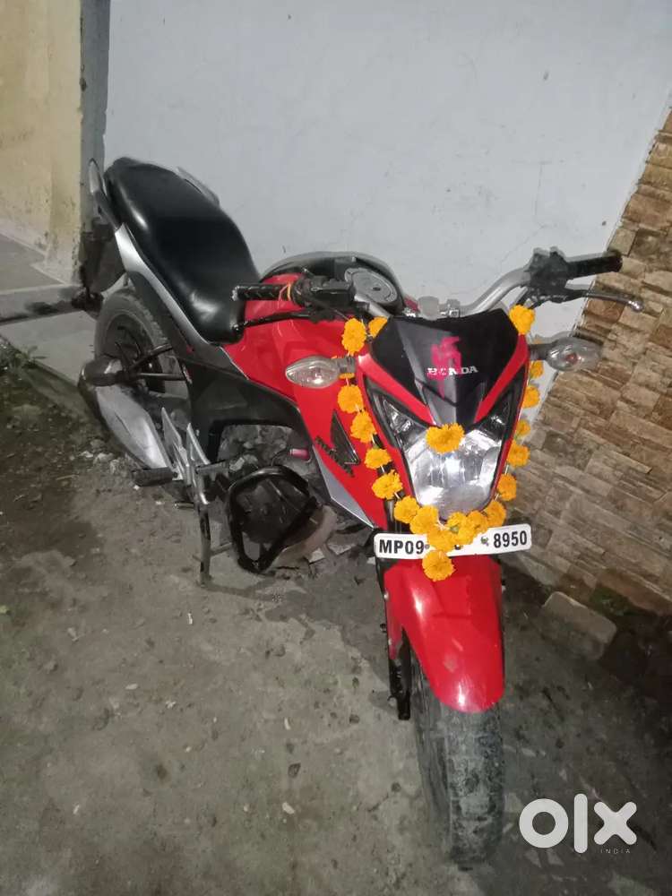 Honda CB Hornet 160R 2016  2nd Owner  Well Maintained  25000
