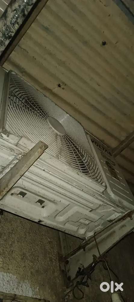 Voltas Inverter split AC