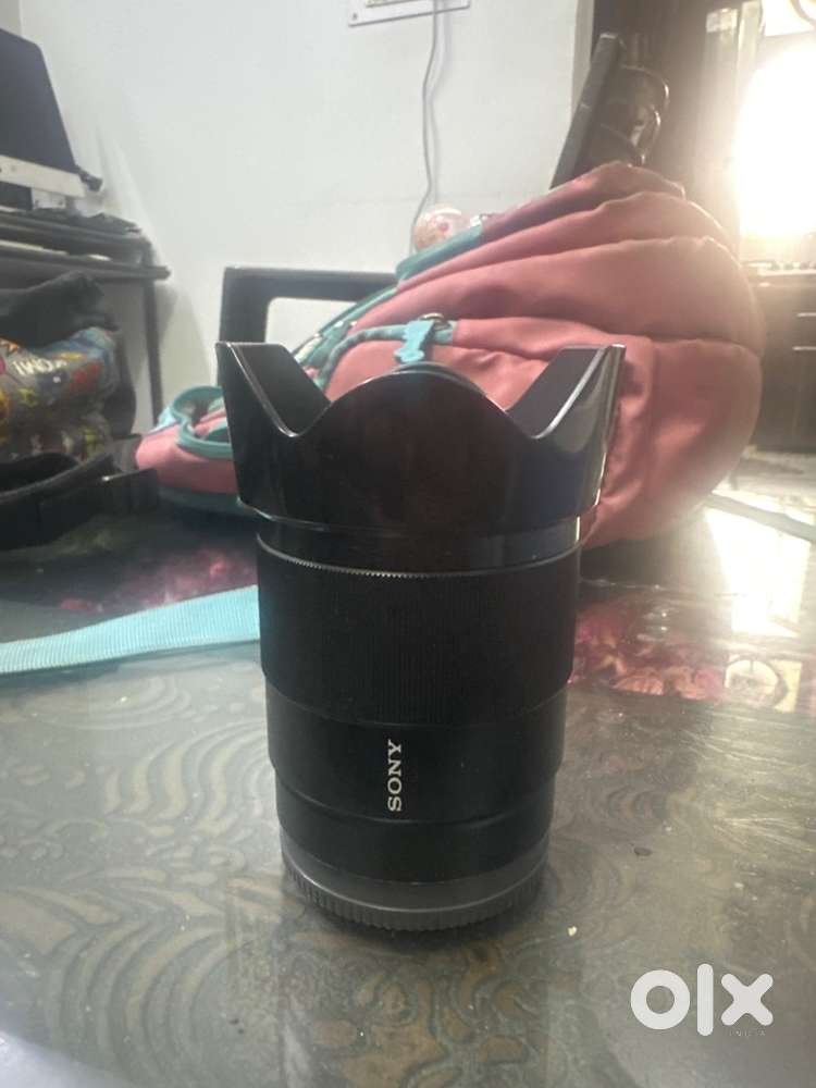 Sony 35 mm 1.8  price 30000