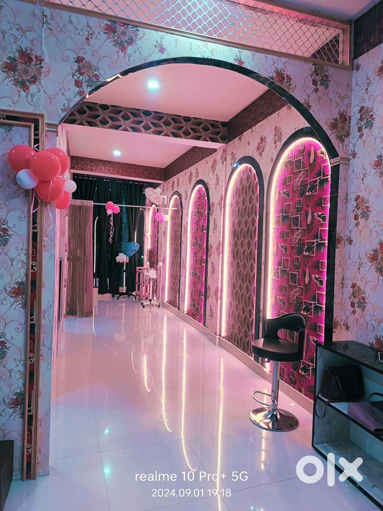 Required senior hair dresser and other posts at unisex salon