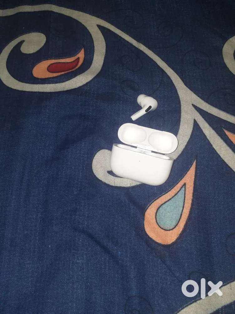 Earbud local singal pice