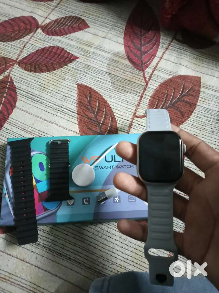 Serise 10 smartwatch in very good condition with extra black strap