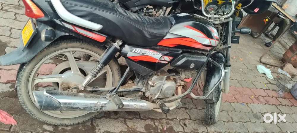 HF Deluxe 2019 model acchi condition haicondition Hai donon tyre naye
