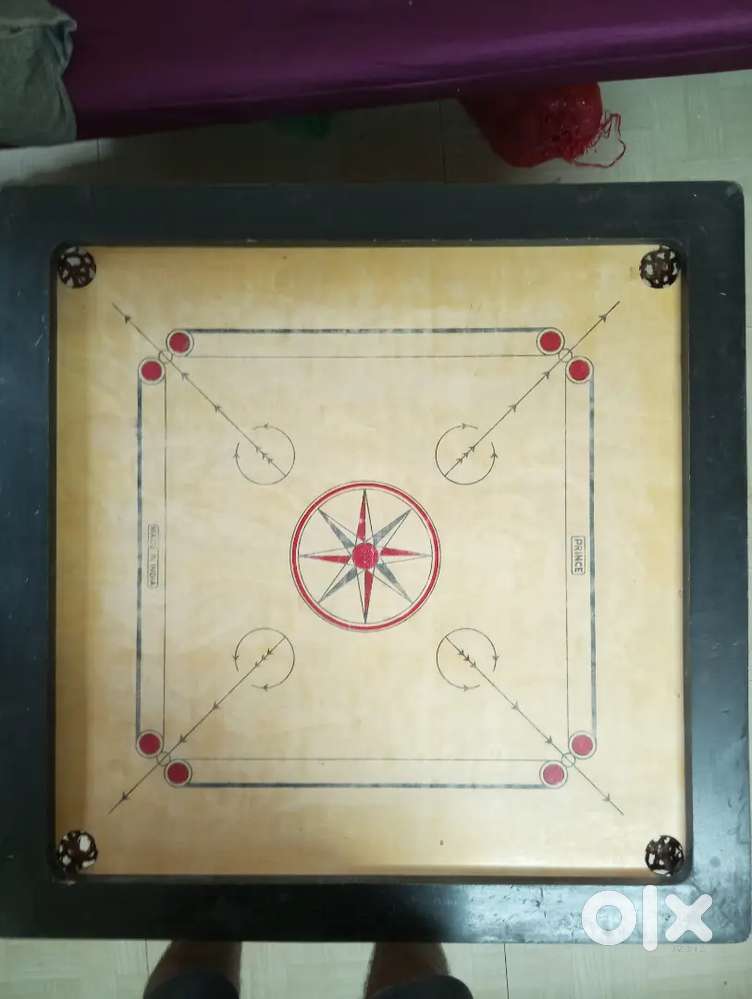 Carrom board