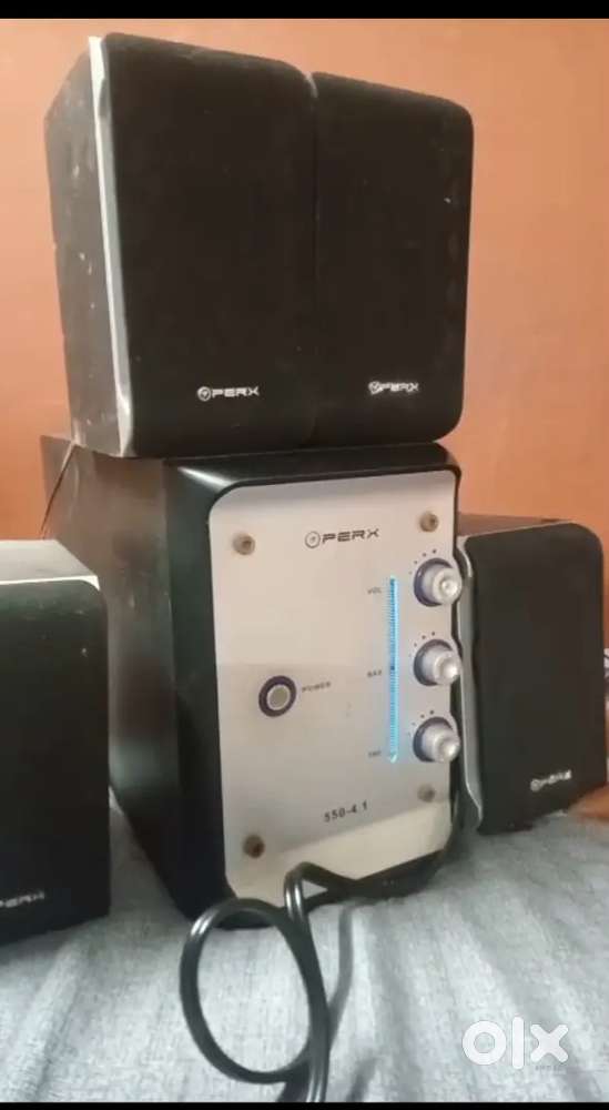 Music system 4 speaker. Aux wire