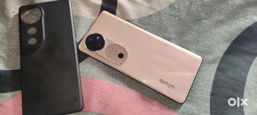 Vivo v 40 for sell very good in condition 22.5se neche wale msg na kre