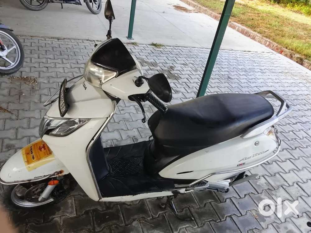 Bahut hi achhi bike h kisi bhi prakar ka koi problem nhi hai