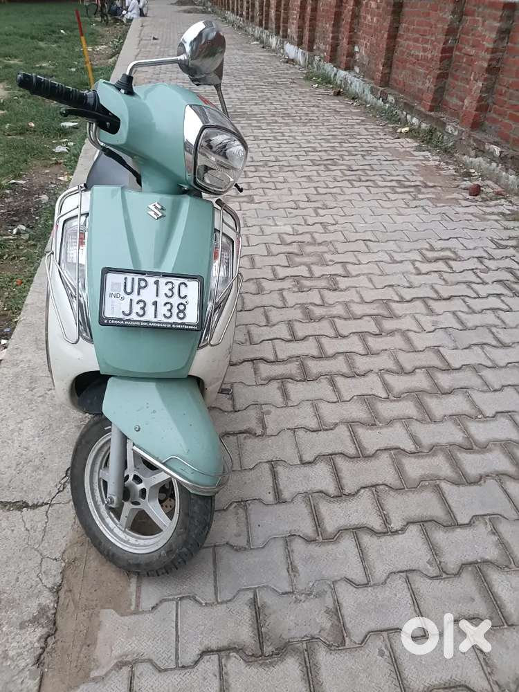 New Condition hai .Koi Bhi Kharabi Nhi Hai Bilkul Bhi  Bht Badya h