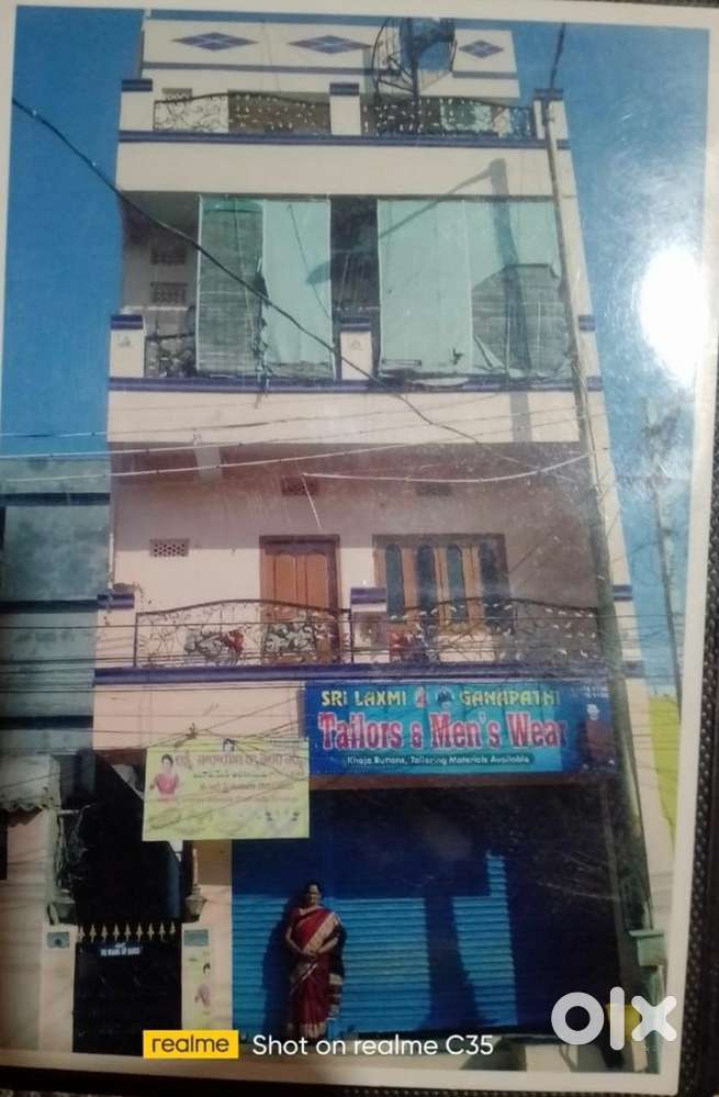 On the main road, with two shops, bside bustop