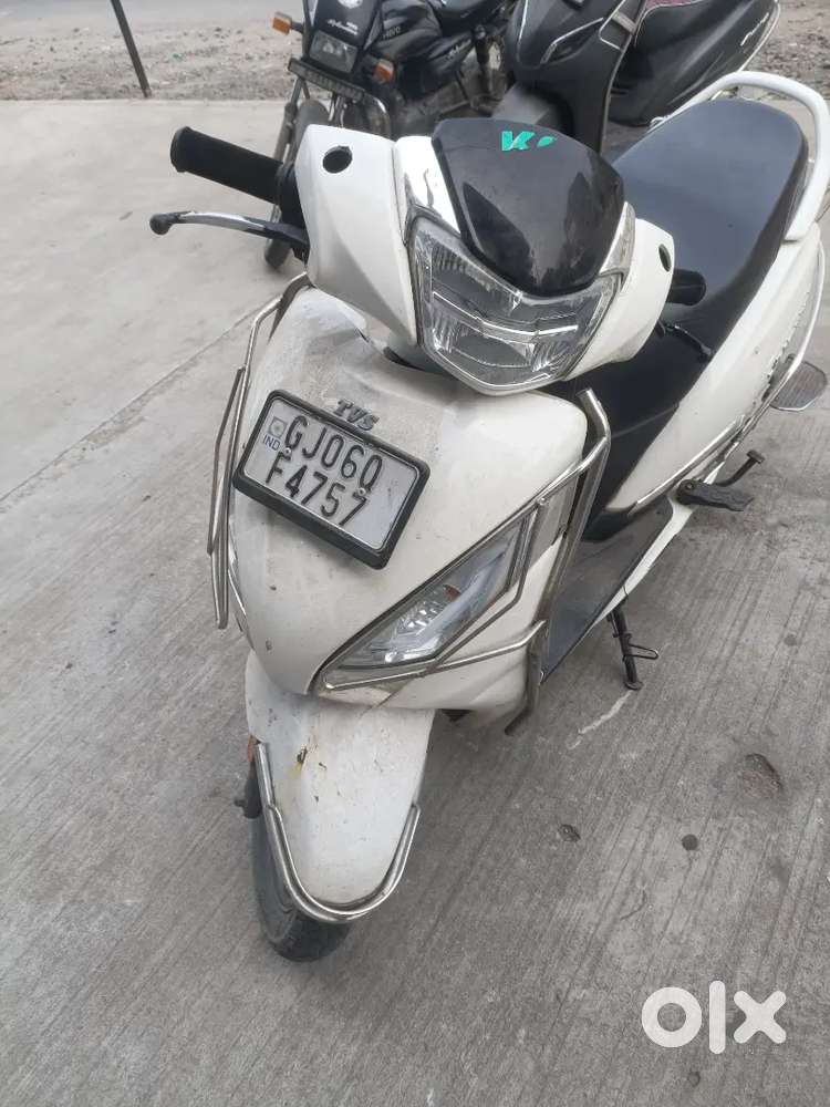 8 month emi baki hai or girve Lena ho kisiko to bhi mill jaygi