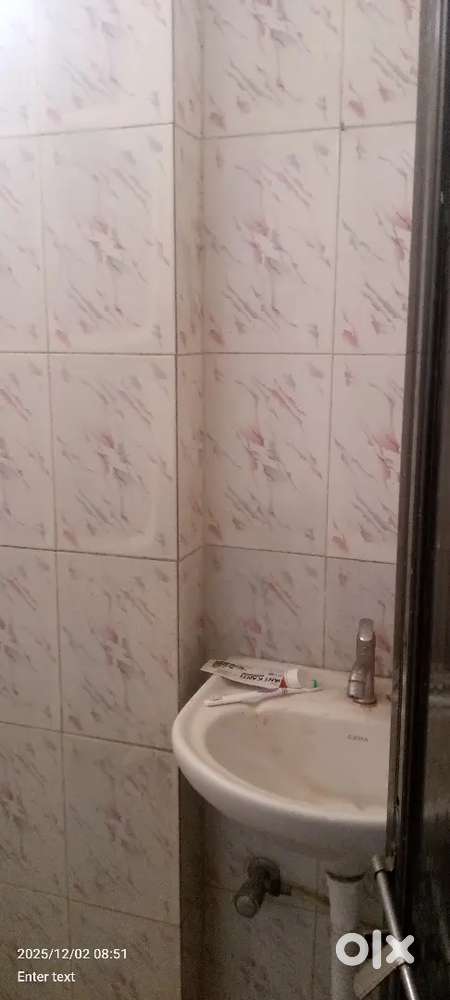 1 room in सुरेन्द्र पेलेस opp. University h'bad road