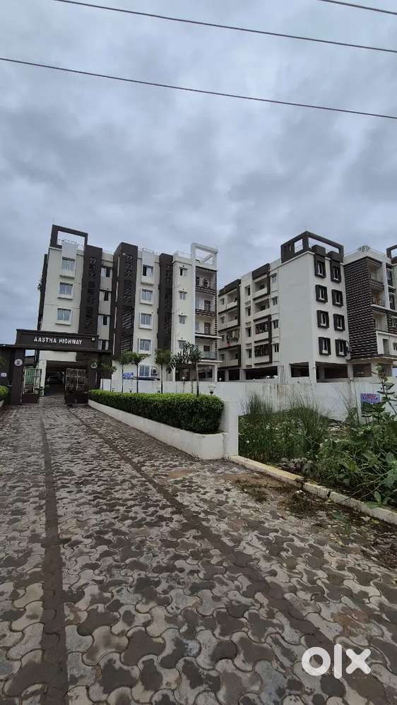 READY TO MOVE FLAT IN UTTRA ATTACHED TO NH