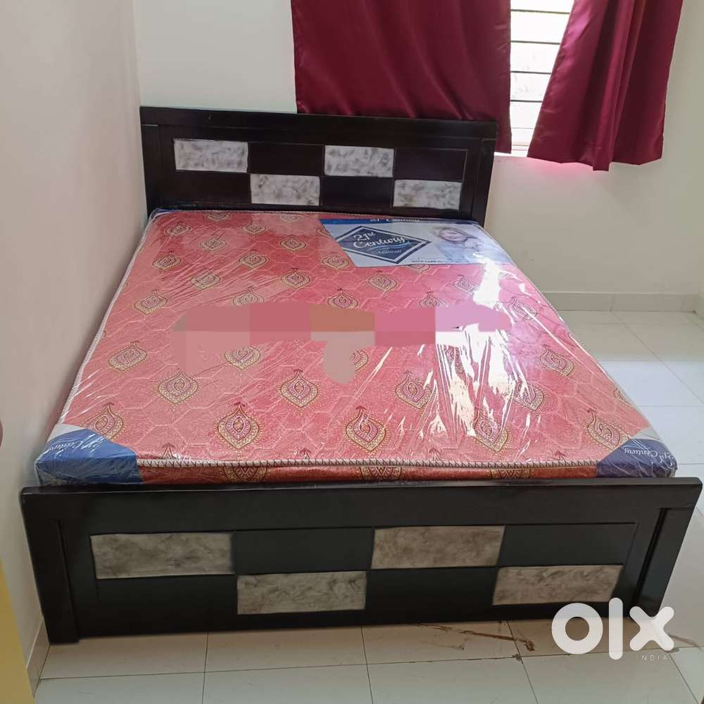 Band new 4/6 wooden bed with out storage