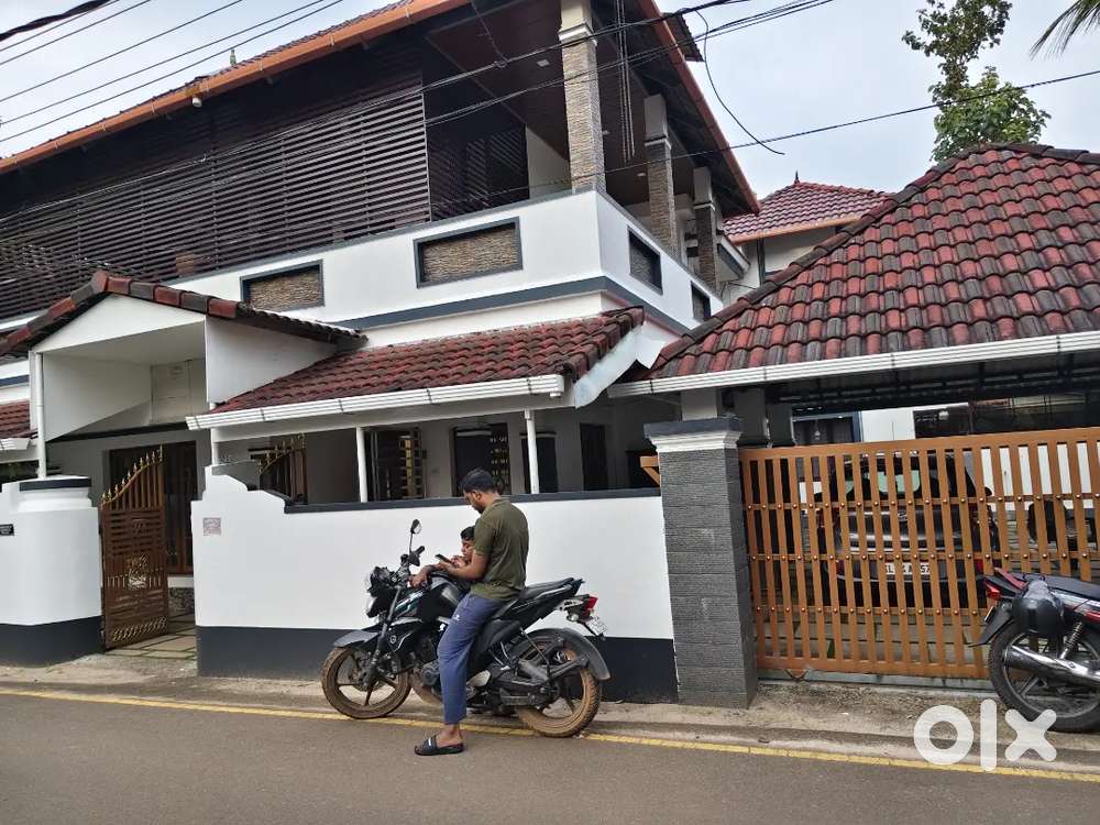 9.5cent plot with 4bhk house near mathoor kaithavana Alappuzha