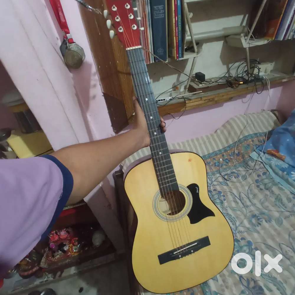 Best condition ka Guitar hai dwarka sector 19