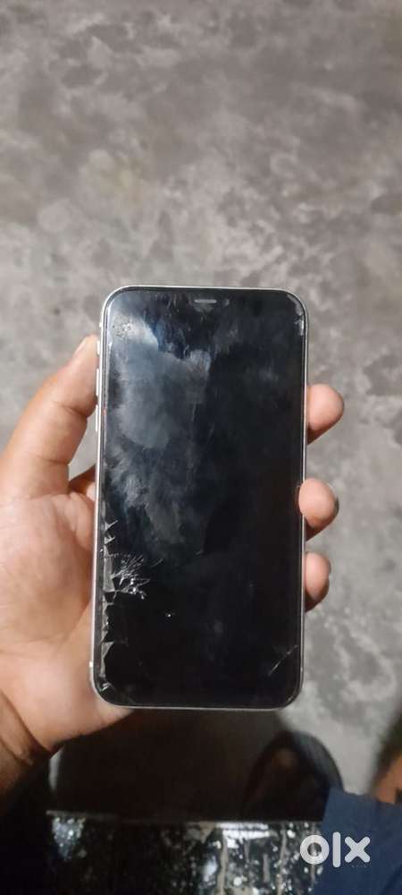 iphone 11 ……