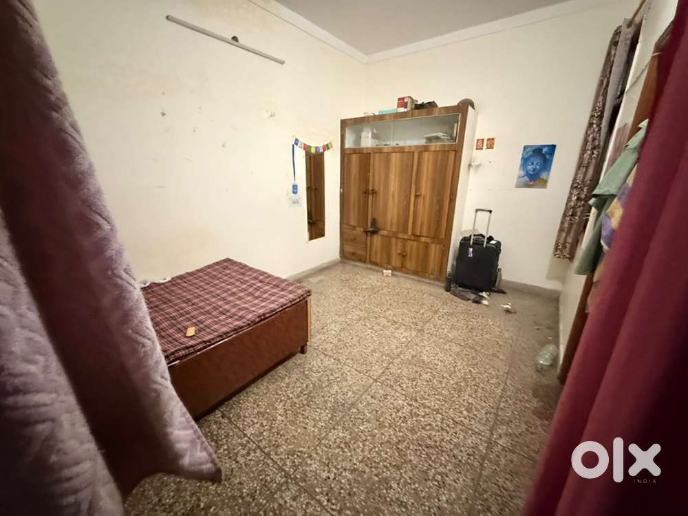 Need a roommate , near metro (180m)