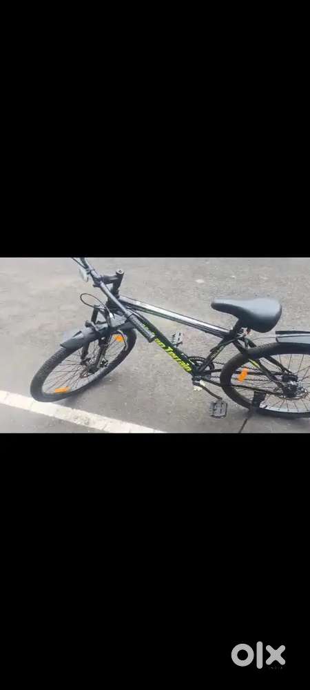 6 month old bicycle selling it's a brand new