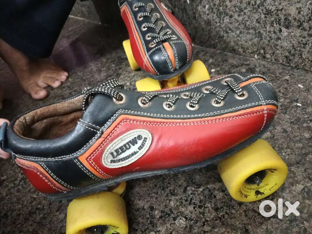 LEEUW Professional Skates (brand new)