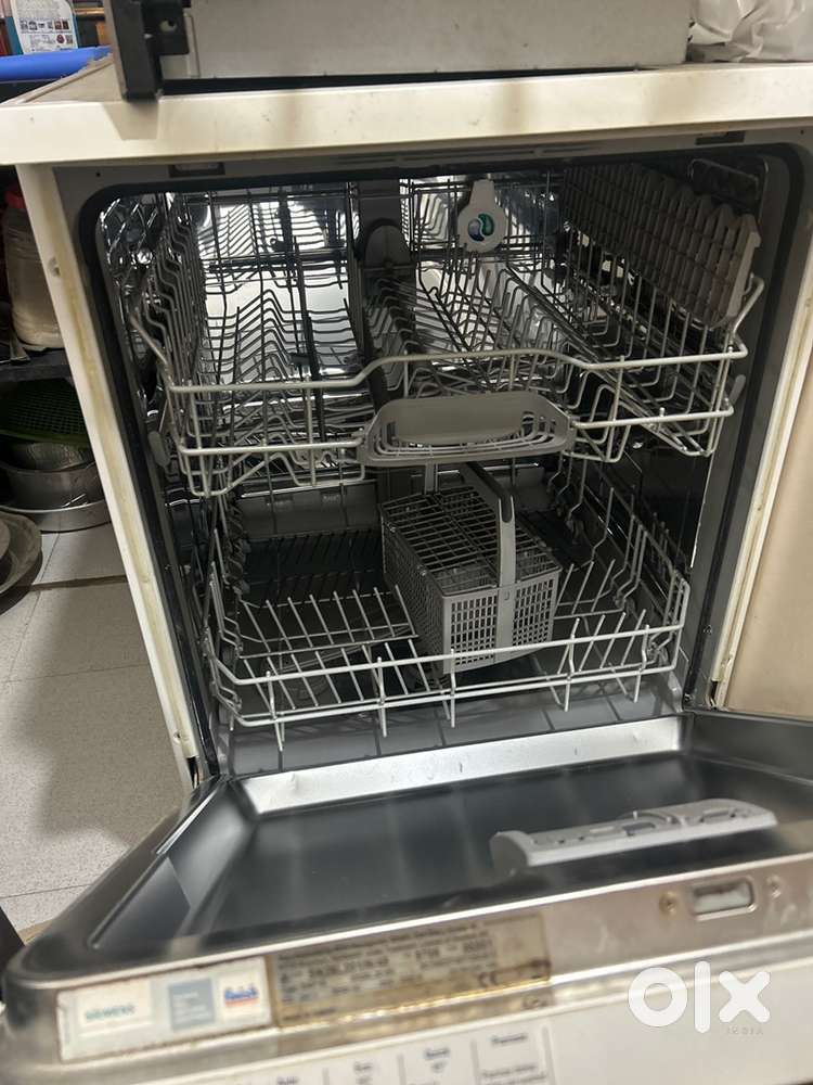 Dish washer