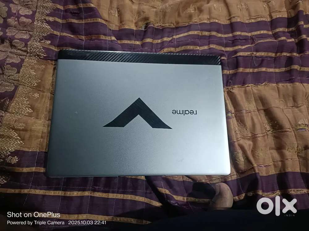 Realme laptop slim