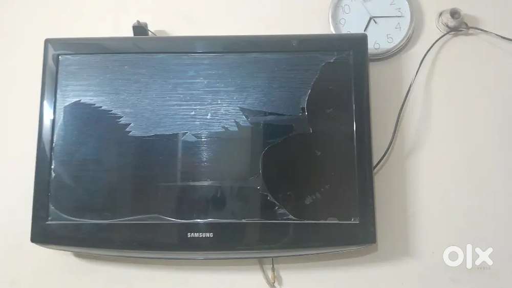 LED for sale - Display issue ( white screen) good condition body