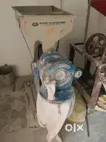 5hp  pulveriser आटा चक्की with 5 hp three fase moter