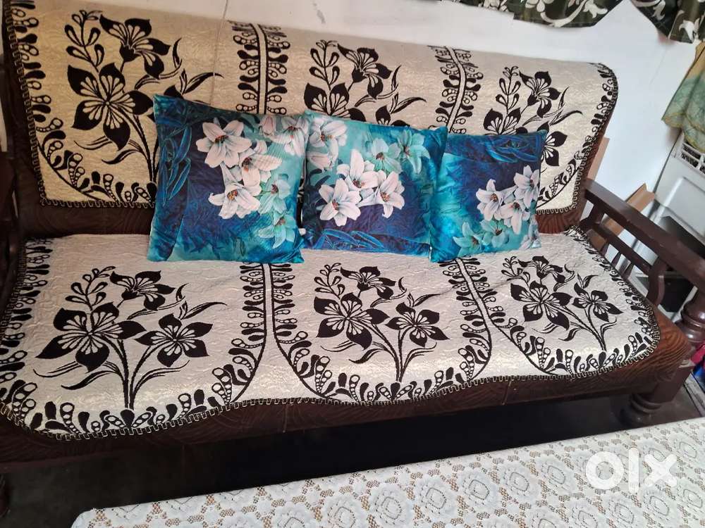 Sofa set with table