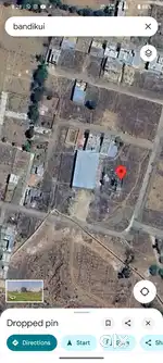 5000rupee gaj Urgent sell boundaries 5feet ho rkhi h gate lga huaa h