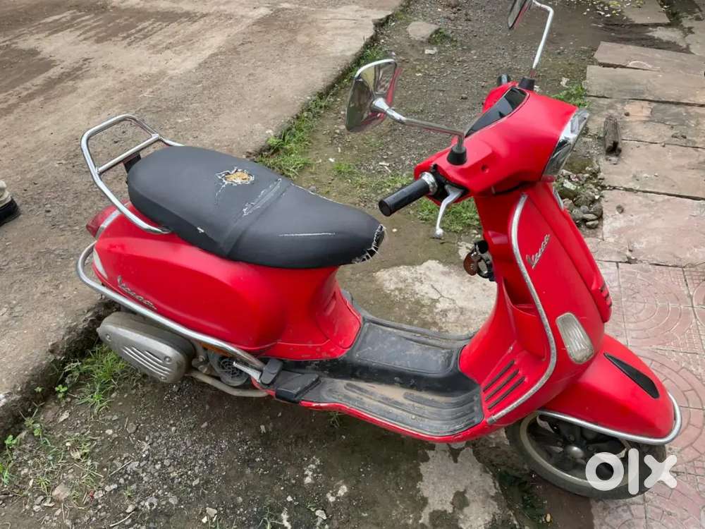 Vespa matte red