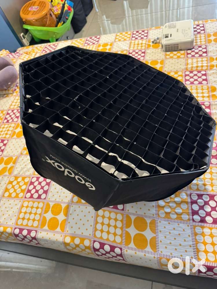 Godox Softbox with Bowens Mount and Grid (Black),