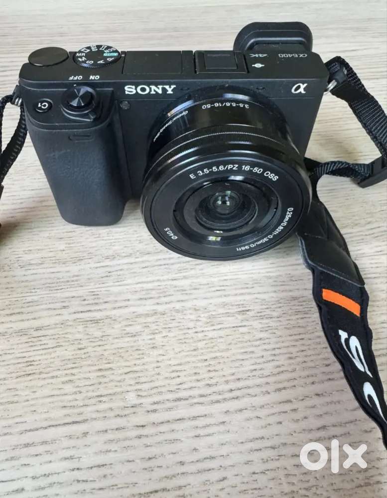 Sony Alpha  a6400 Camera 24.2MP Done 978 Shutter count w 16-50mm Lens