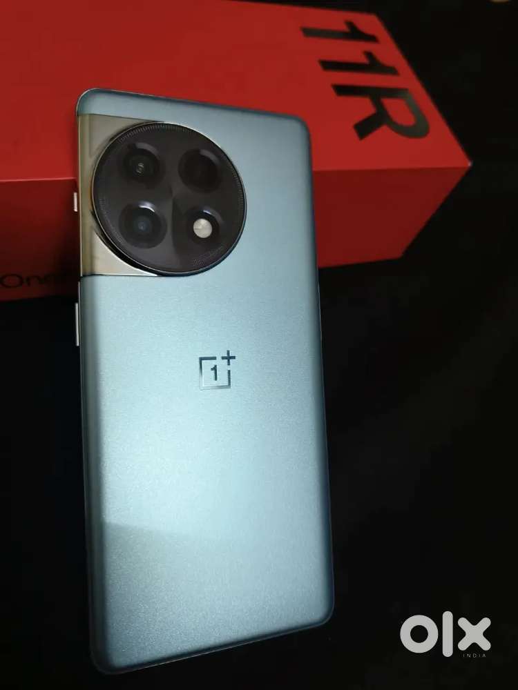 Oneplus 11R 128 GB with charger and box
