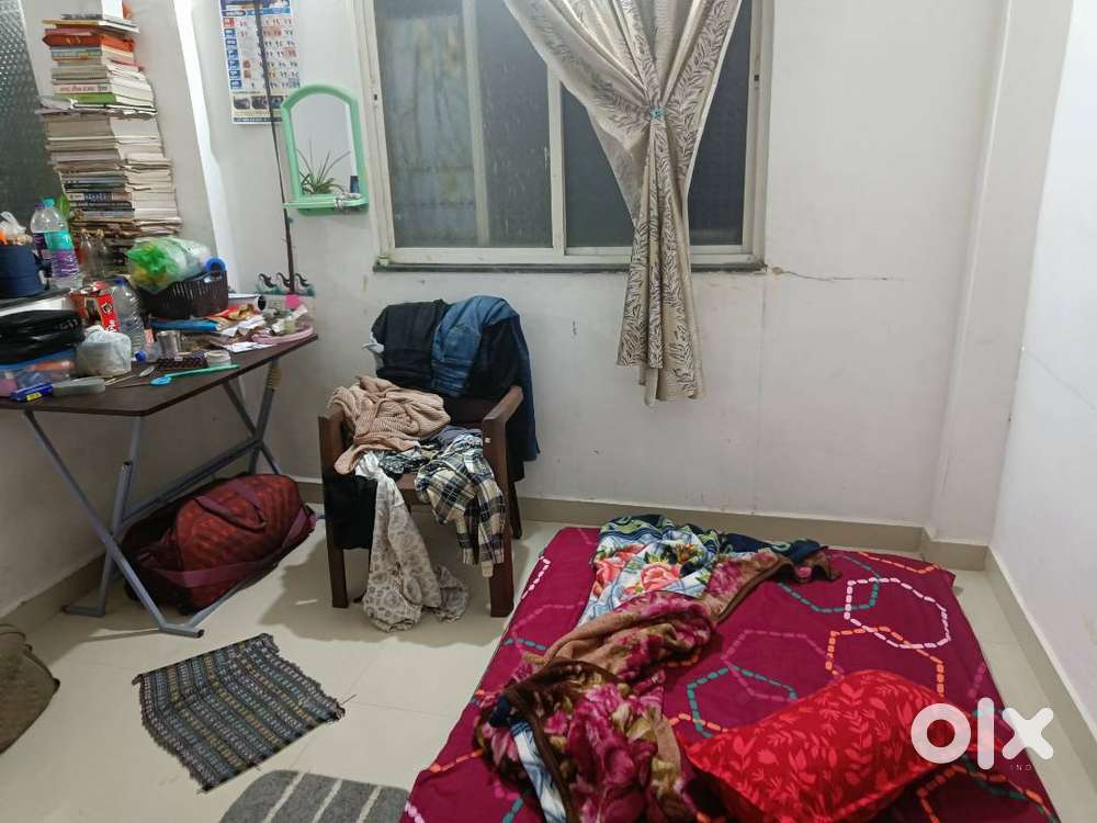 Female Roomate needed