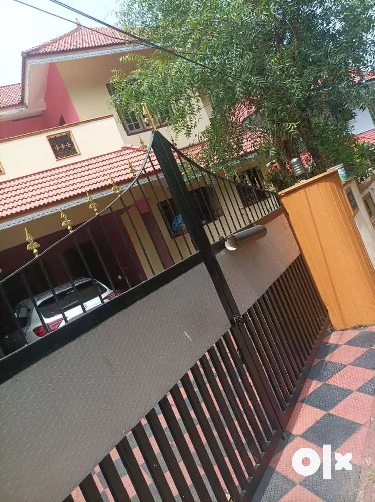 Pollution free surroundings of 4 Bed House near, Chottanikkara