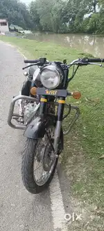 Royal Enfield(bullet) colour Black