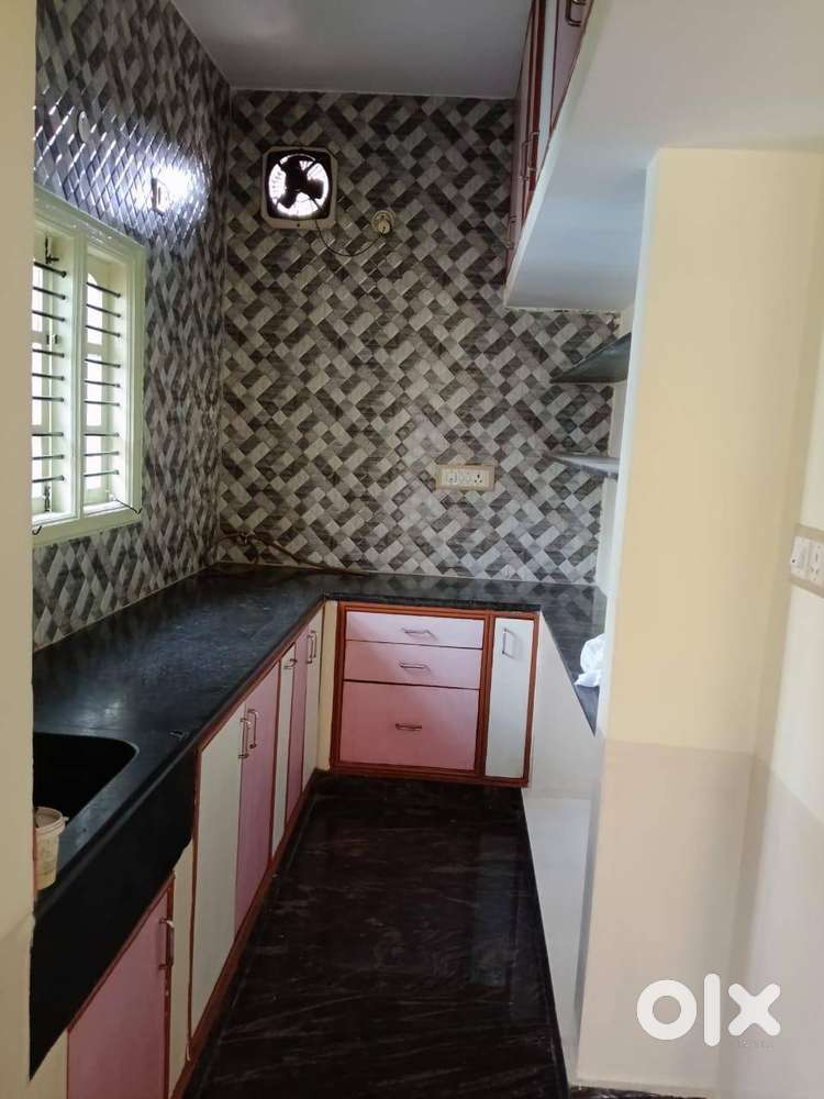 3 BHK Spacious Semi-Furnished Builder Floor for Lease