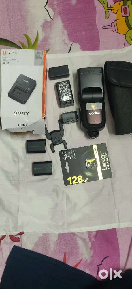 Charger,V8 60  flash godox,2sony batteries ,128GB lexar card