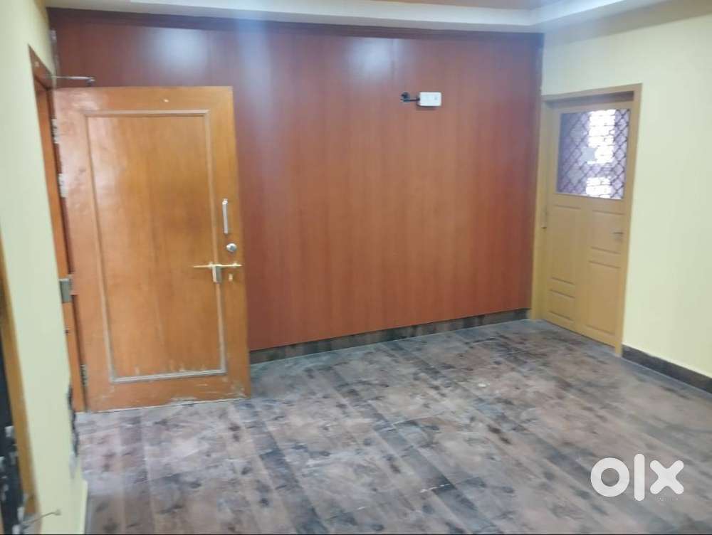 Decent Office @Busy Road, Anna Nagar, Noth acing, Full interior Done.