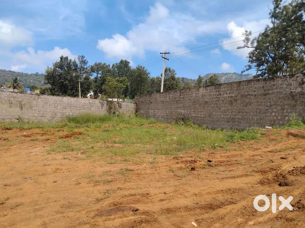 20 cent land located at 60 feet main road Yelagiri.